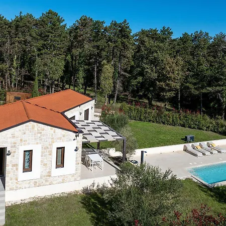 Einzigartiges Steinhaus Mit Privatpool, Grossem Garten, Grill, Liegen Casa de Férias *