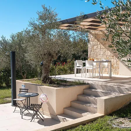 Hébergement de vacances Einzigartiges Steinhaus Mit Privatpool, Grossem Garten, Grill, Liegen Višnjan