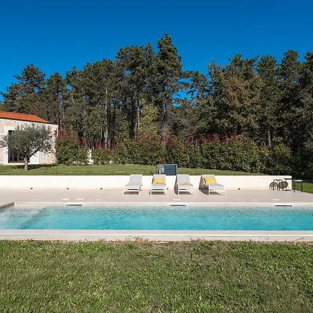 Casa de Férias Einzigartiges Steinhaus Mit Privatpool, Grossem Garten, Grill, Liegen Višnjan
