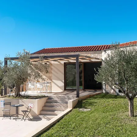 Einzigartiges Steinhaus Mit Privatpool, Grossem Garten, Grill, Liegen *