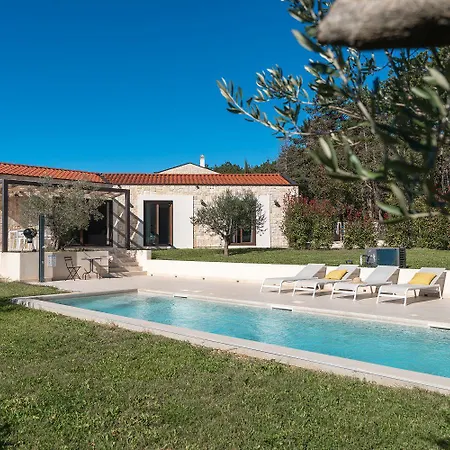 Einzigartiges Steinhaus Mit Privatpool, Grossem Garten, Grill, Liegen * Višnjan