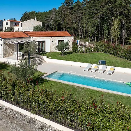 Einzigartiges Steinhaus Mit Privatpool, Grossem Garten, Grill, Liegen Casa de Férias
