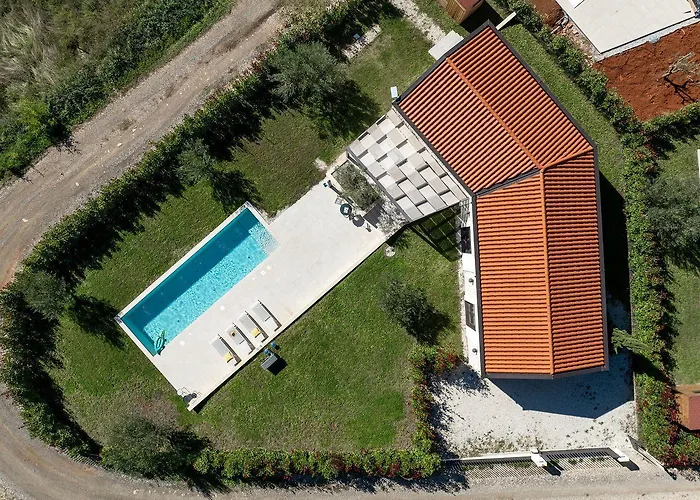 Einzigartiges Steinhaus Mit Privatpool, Grossem Garten, Grill, Liegen *