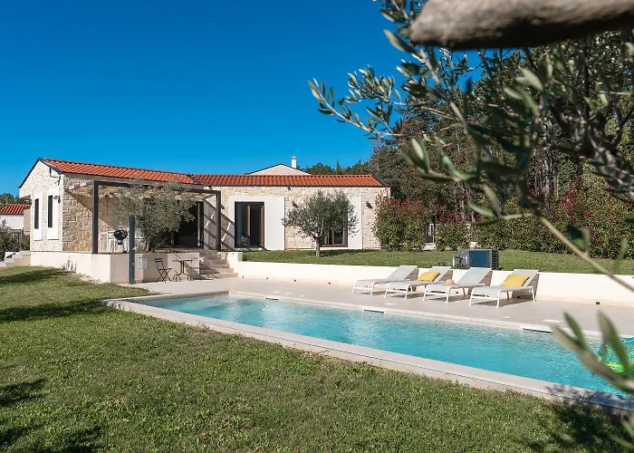 Einzigartiges Steinhaus Mit Privatpool, Grossem Garten, Grill, Liegen * Višnjan