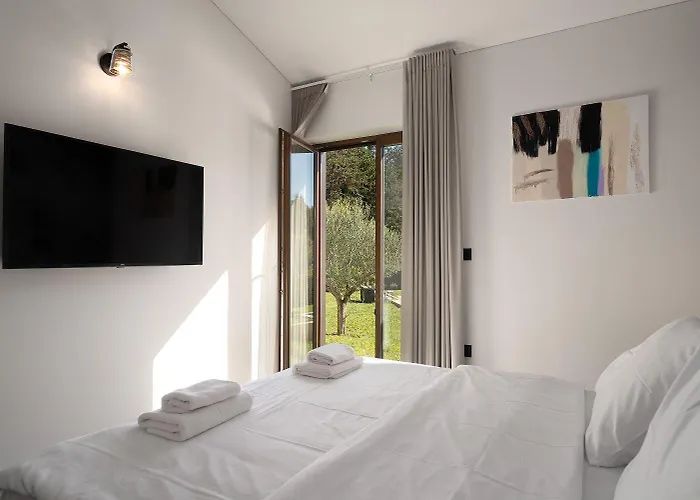 Einzigartiges Steinhaus Mit Privatpool, Grossem Garten, Grill, Liegen Semesterbostad