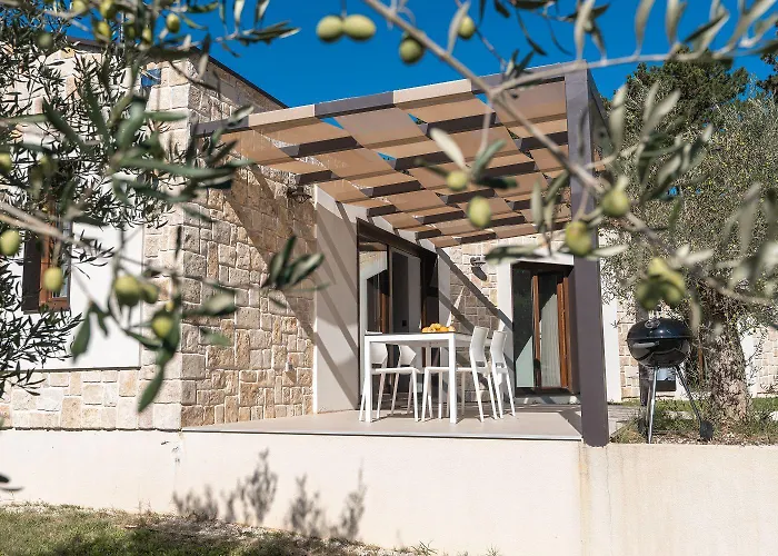 Semesterbostad Einzigartiges Steinhaus Mit Privatpool, Grossem Garten, Grill, Liegen *