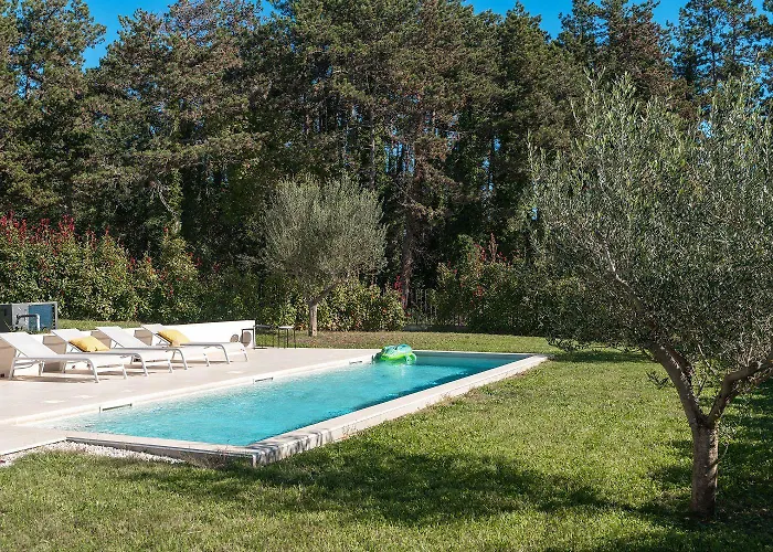 Einzigartiges Steinhaus Mit Privatpool, Grossem Garten, Grill, Liegen Semesterbostad