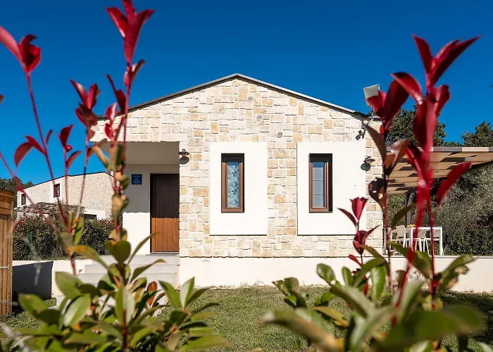 Einzigartiges Steinhaus Mit Privatpool, Grossem Garten, Grill, Liegen